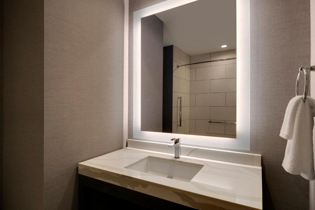 Studio Suite with Two Queen Beds and Kitchen