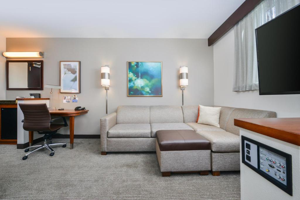 King Room with Sofa Bed