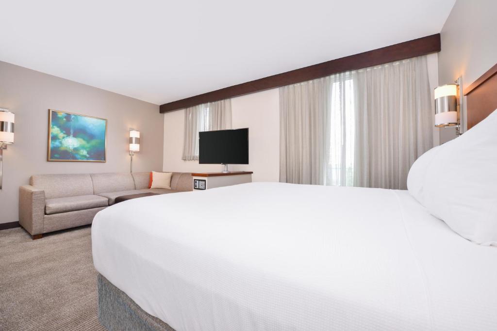 King Room with Sofa Bed