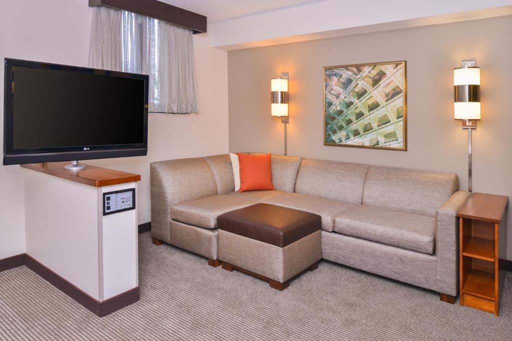 King Room with Sofa Bed