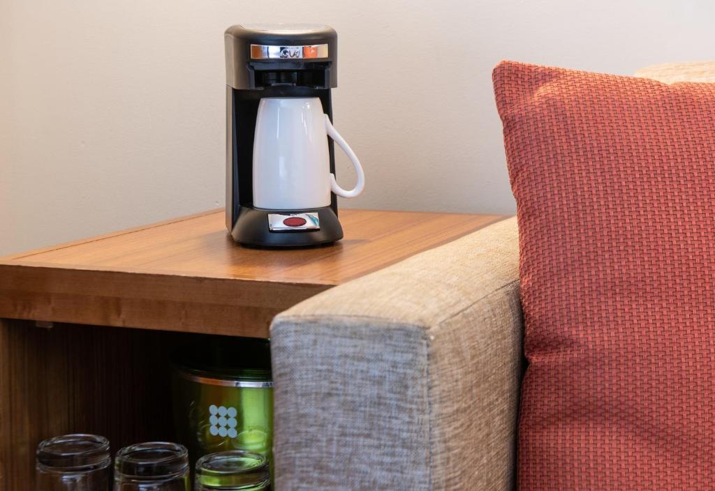 Queen Room with Two Queen Beds and Roll-In Shower – Disability Access