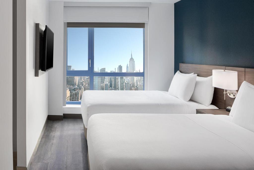 Double Room with Two Double Beds and Skyline View