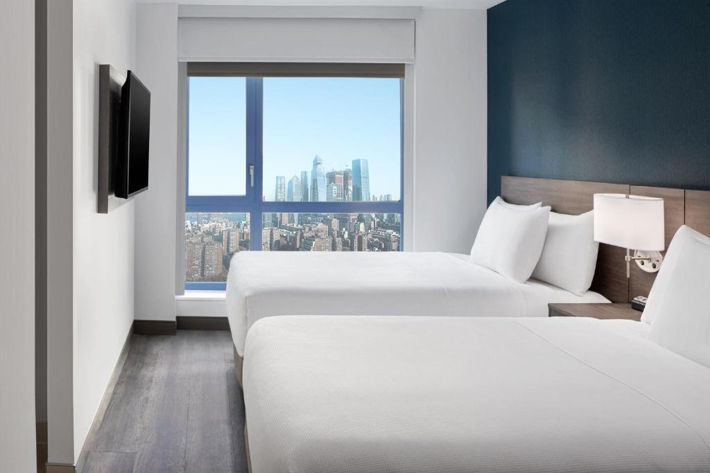 Double Room with Two Double Beds and Skyline View