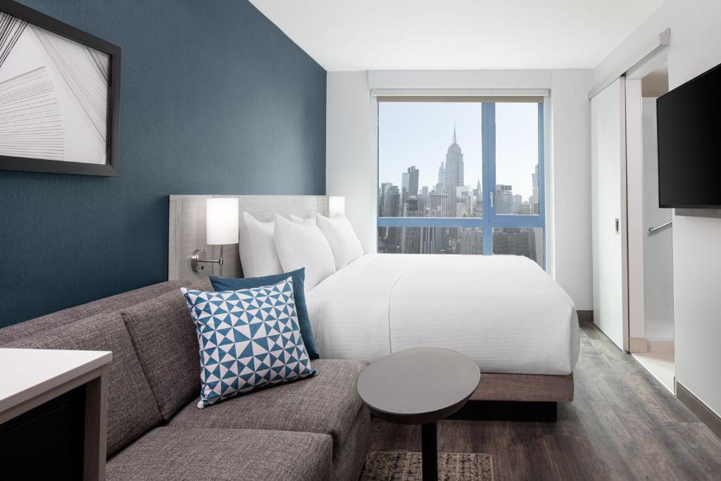 King Room with Skyline View and sofa