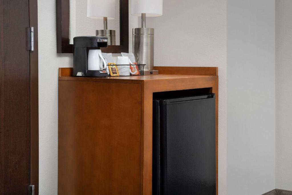 King Room with Sofa Bed and Lake View