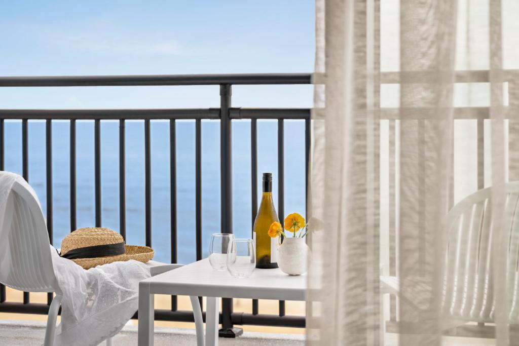 Queen Room with Two Queen Beds and Ocean View – High Floor