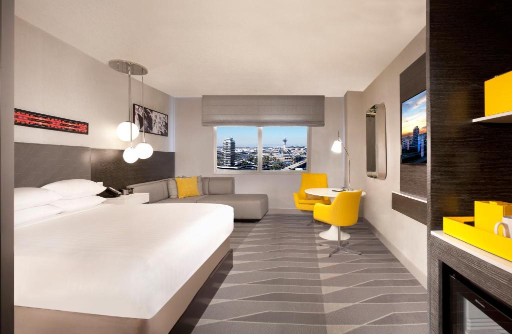 King Room with City View – High Floor