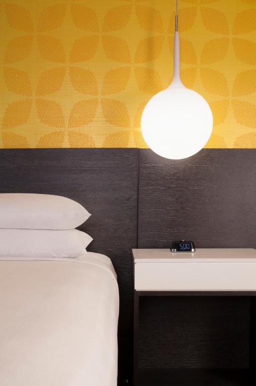 King Room with City View – High Floor