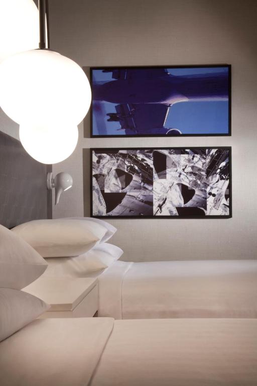 Queen Room with Two Queen Beds and City View – High Floor