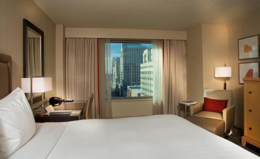 King Room with Accessible Tub – Disability Access