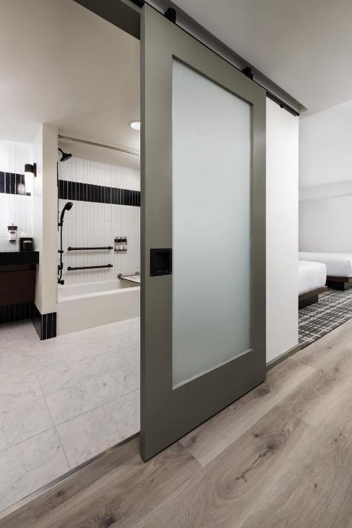 ADA King Room with Tub