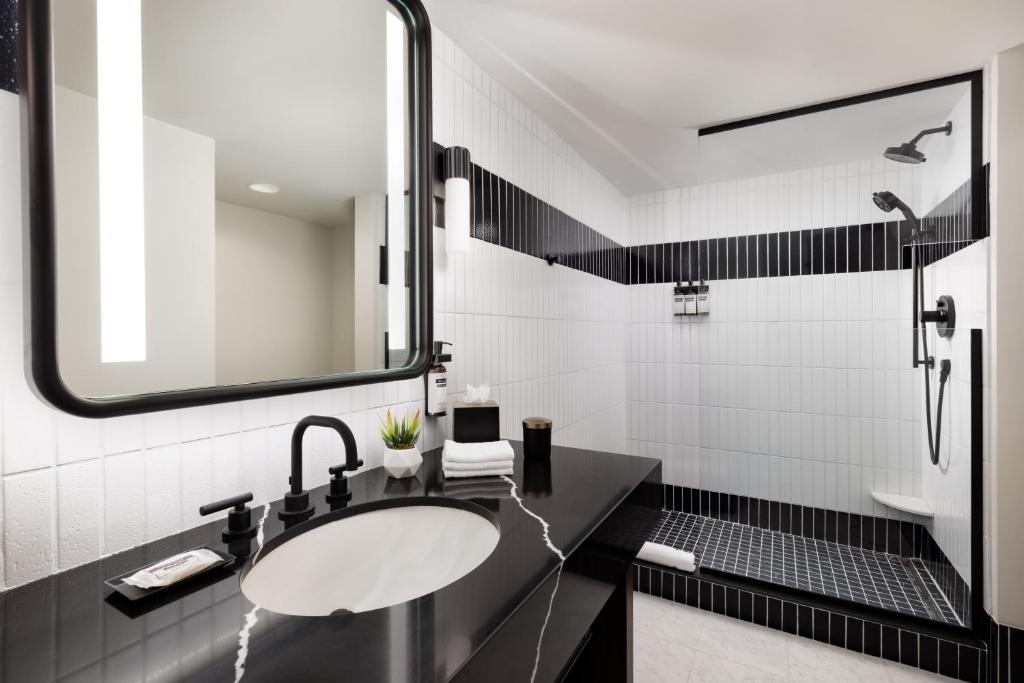 King Suite with City View