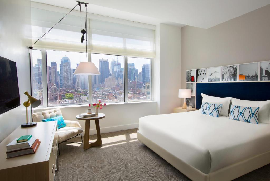 Premium King Room with City View – Disability Access