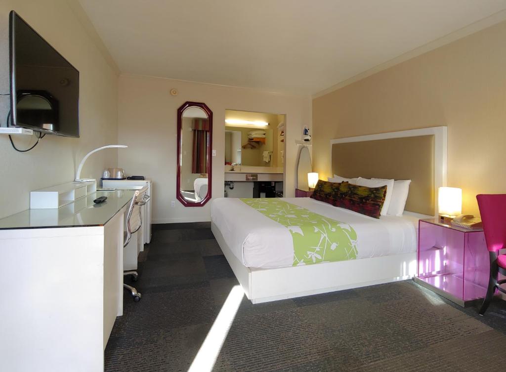 King Room – Non-Smoking