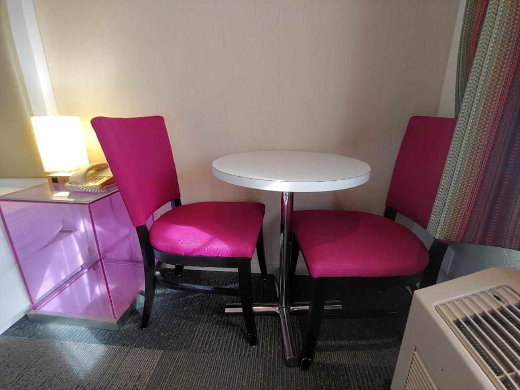 King Room – Non-Smoking