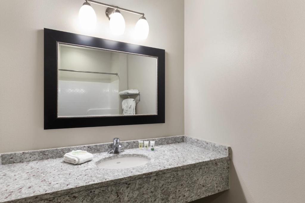 Executive King Suite Full Kitchen