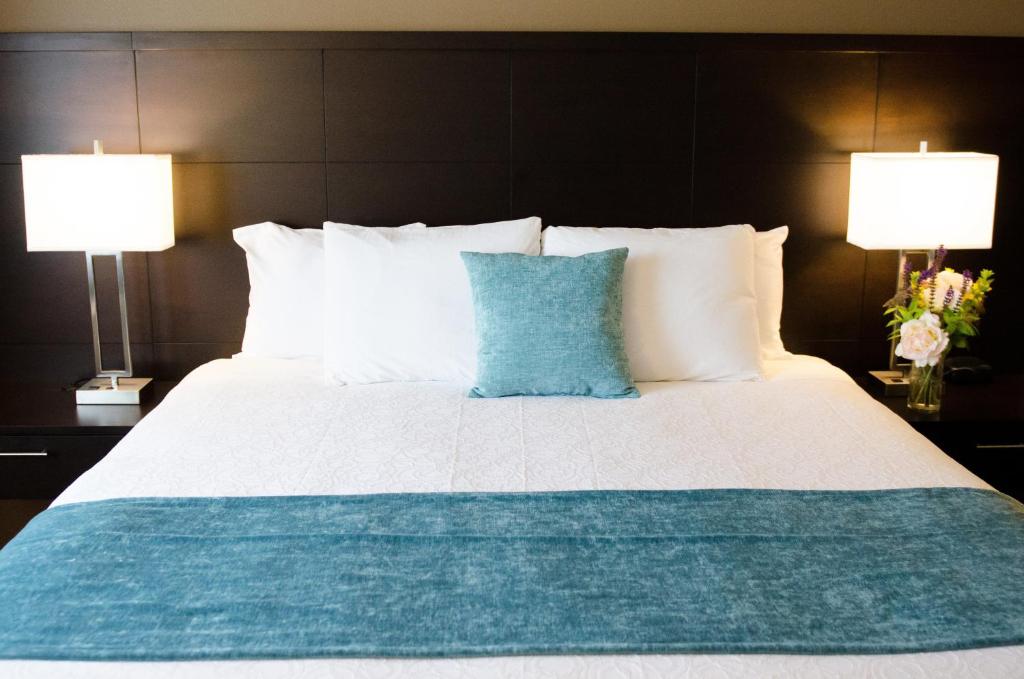 Executive King Suite Full Kitchen