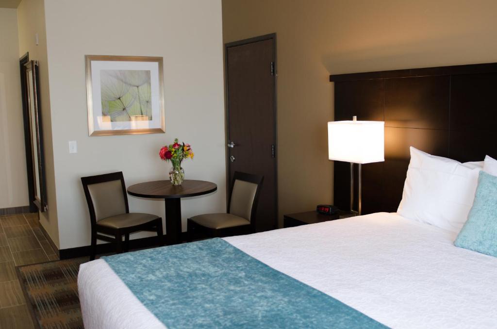 Two Queen Beds with Kitchen