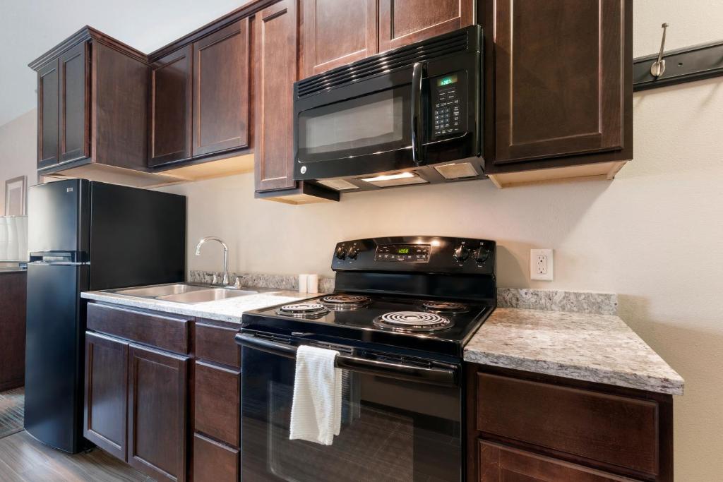 Two Queen Beds with Kitchen