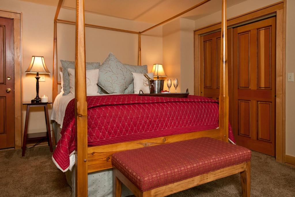 Queen Room with Creek View