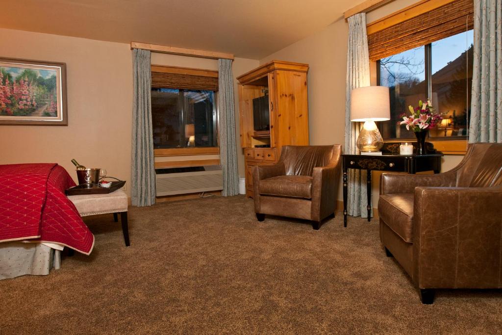 Queen Room with Creek View