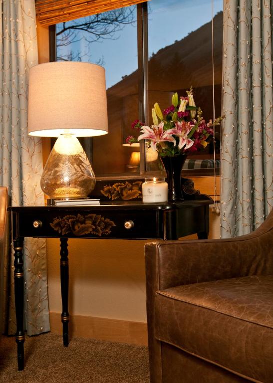 Queen Room with Creek View