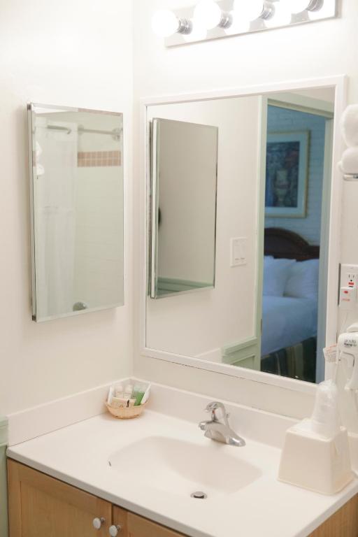 Double Room with Two Double Beds – Non-Smoking