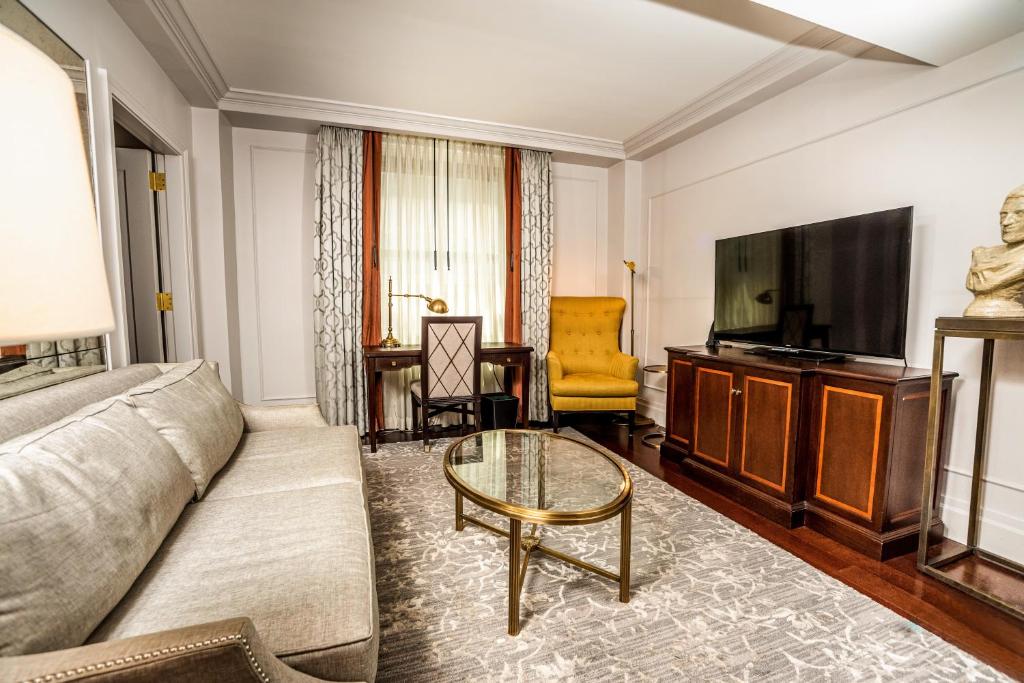 One-Bedroom King Suite