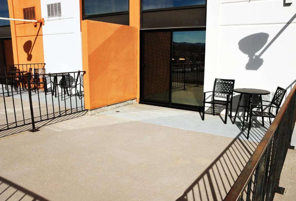 Premium Two Queens Balcony