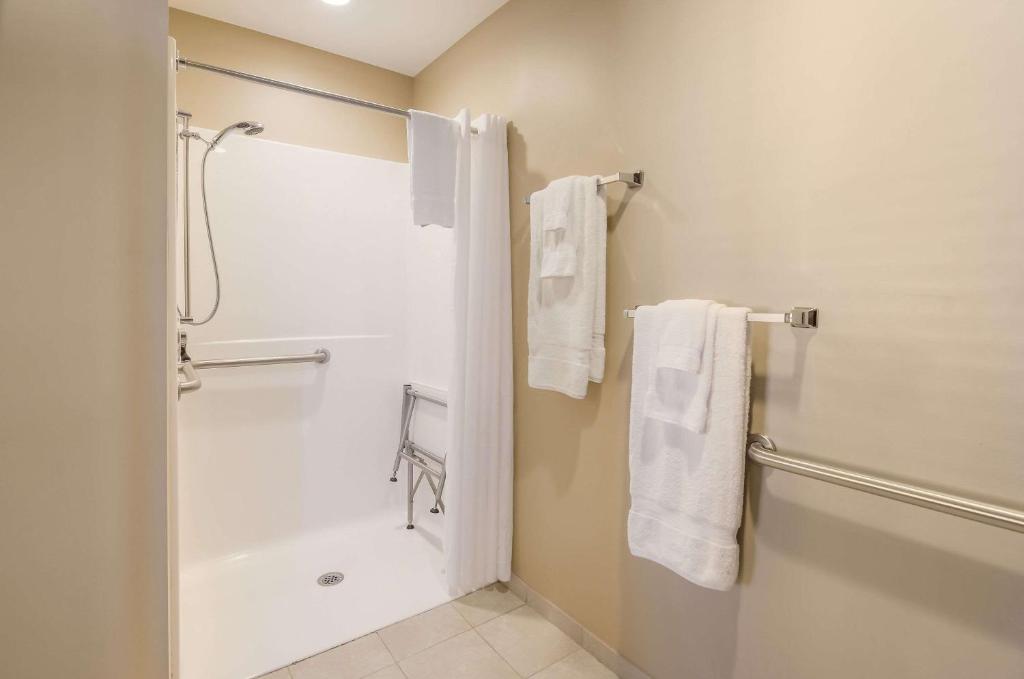 Double Room with Two Double Beds – AccessibleNon Smoking