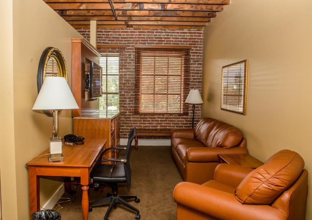 Double Suite with Two Double Beds and Sofabed – Non Smoking