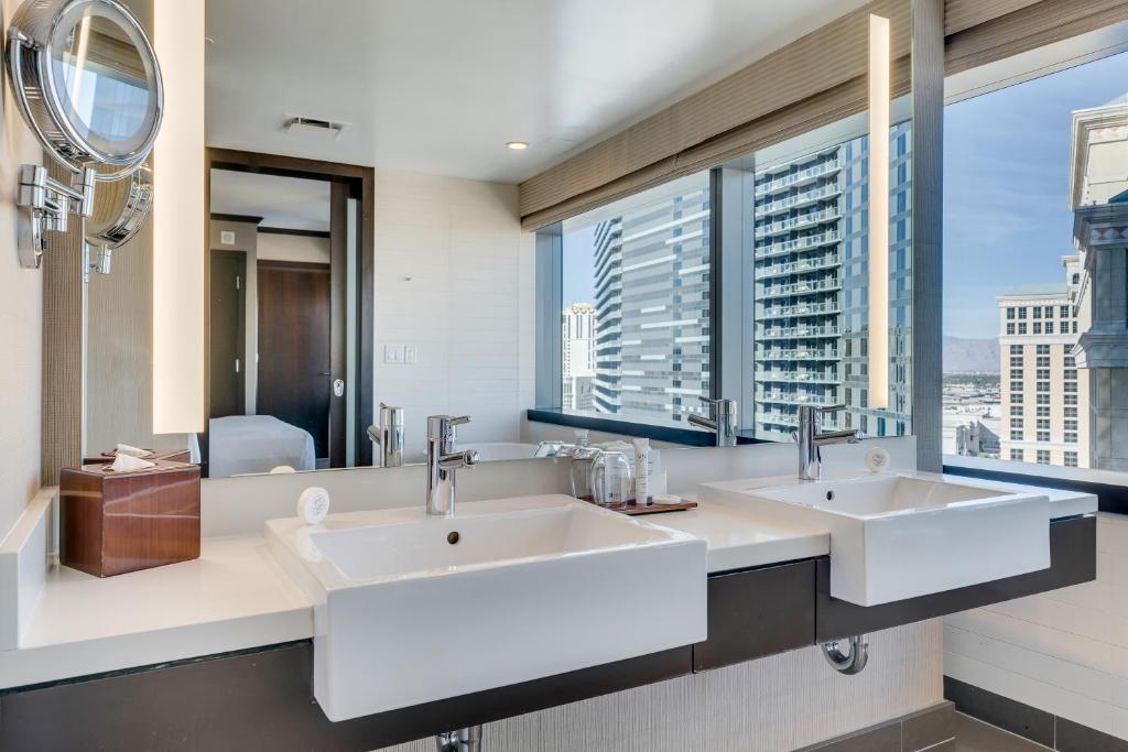 Executive Corner 1BR Suite