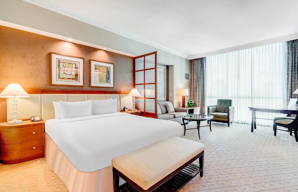 Elite Deluxe Studio with Jetted Tub