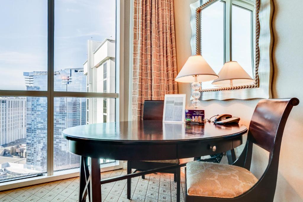 Elite Deluxe Studio with Jetted Tub