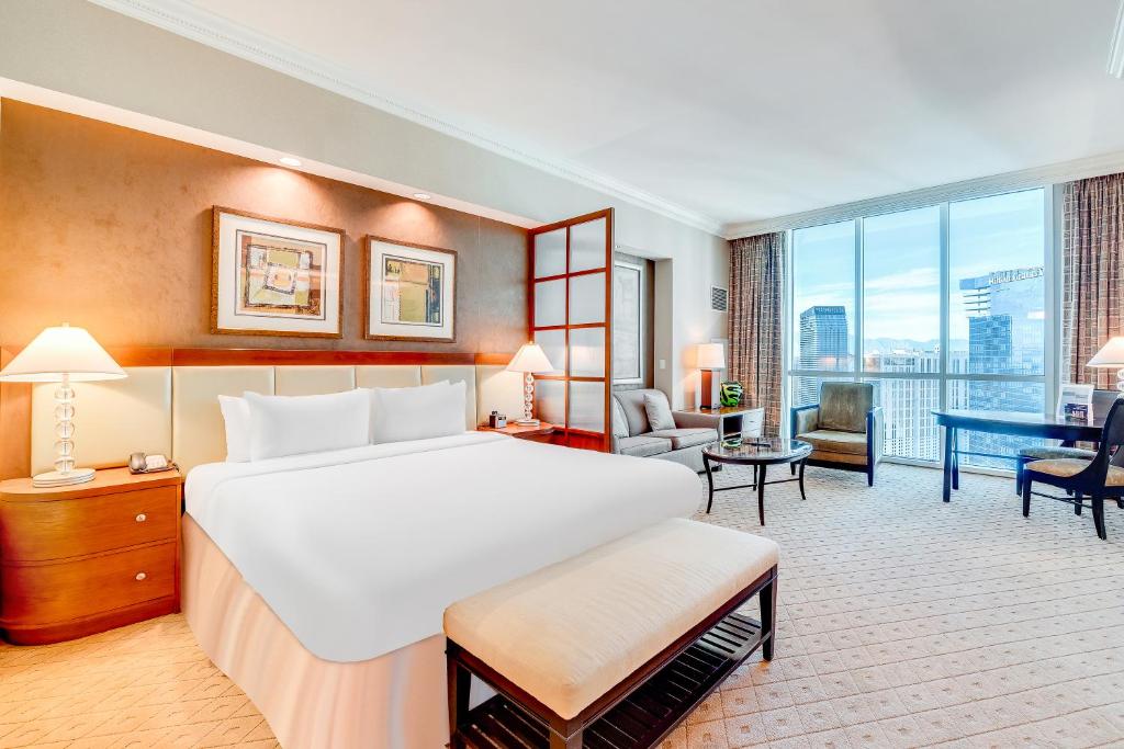 Elite Deluxe Studio with Jetted Tub