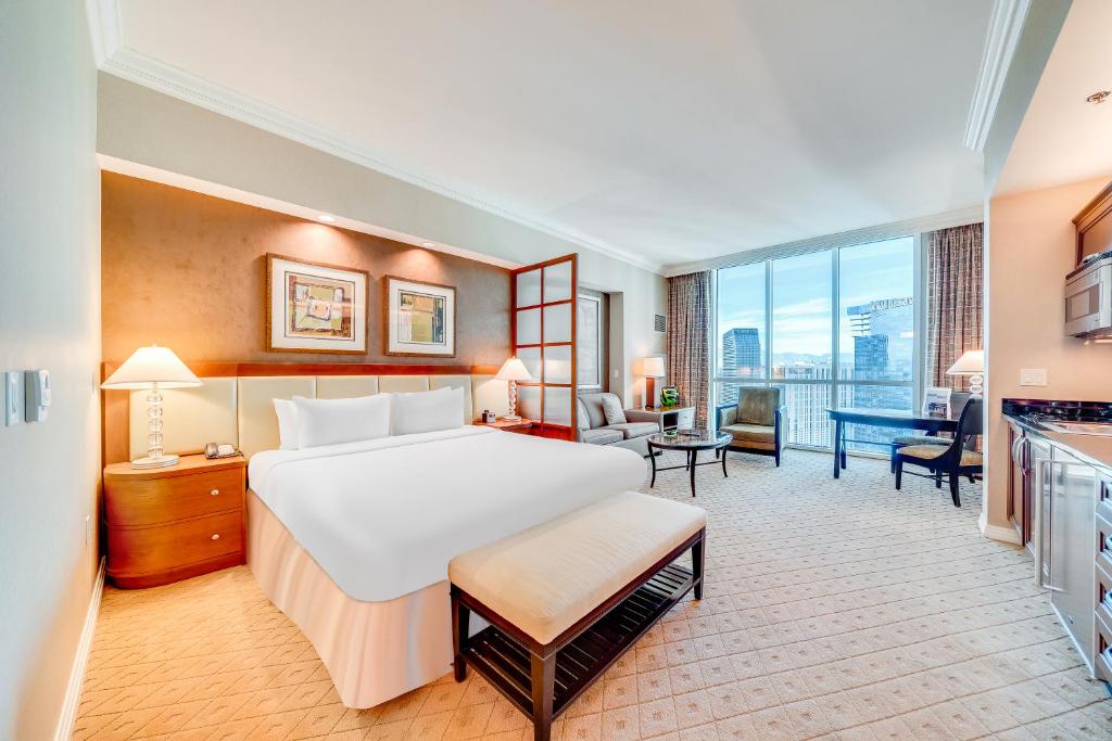 Elite Deluxe Studio with Jetted Tub