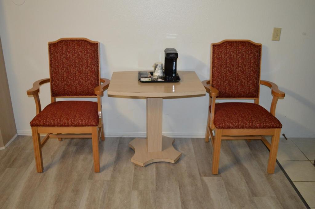 Queen Room – Non-Smoking