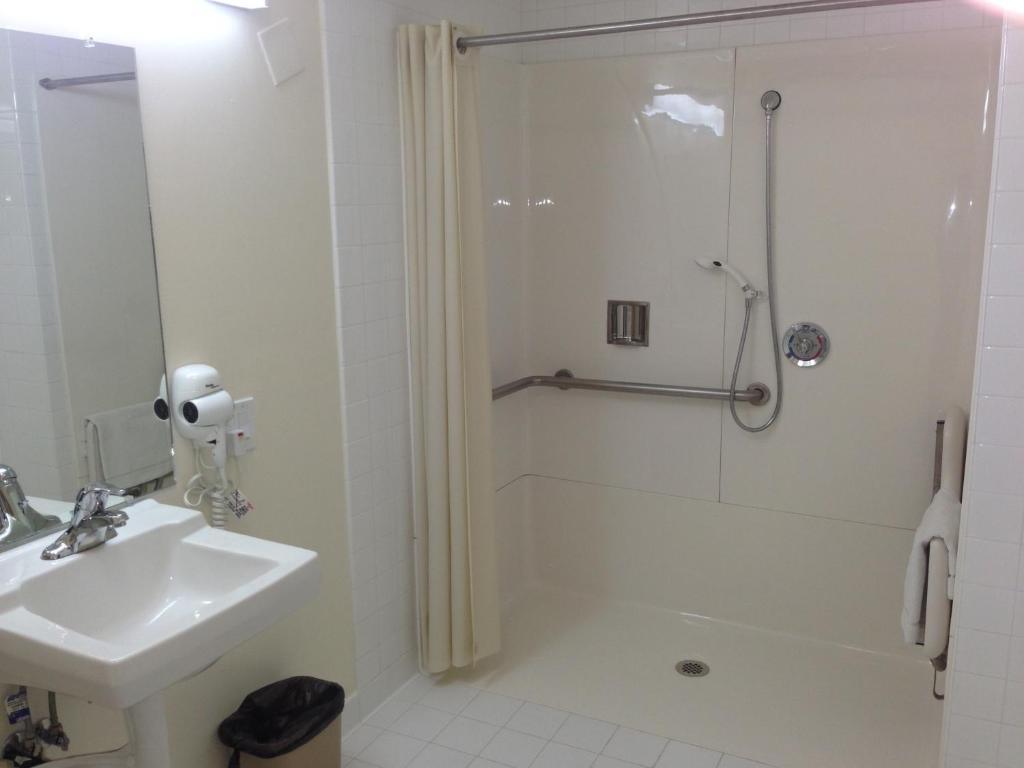 Queen Room – Non-Smoking