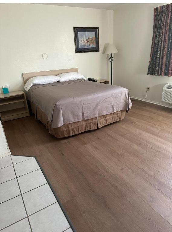 Queen Room – Non-Smoking