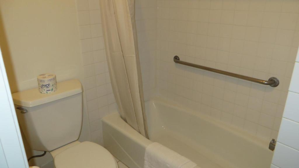 Queen Room with Two Queen Beds – Non-Smoking