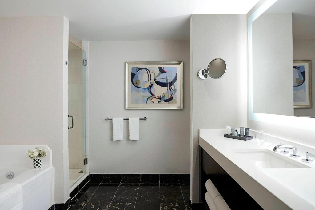 Manhattan View One Bedroom Suite