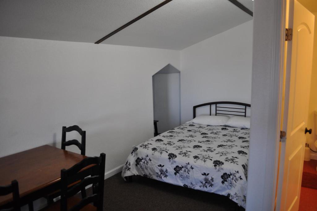 Family Room with Three Queen Beds