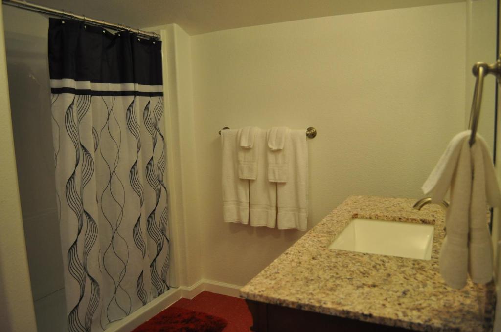 Family Room with Three Queen Beds