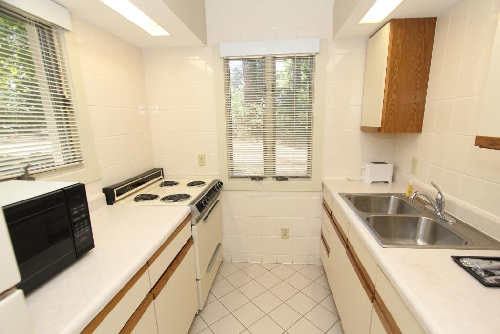 One-Bedroom Cottage with One Queen Bed