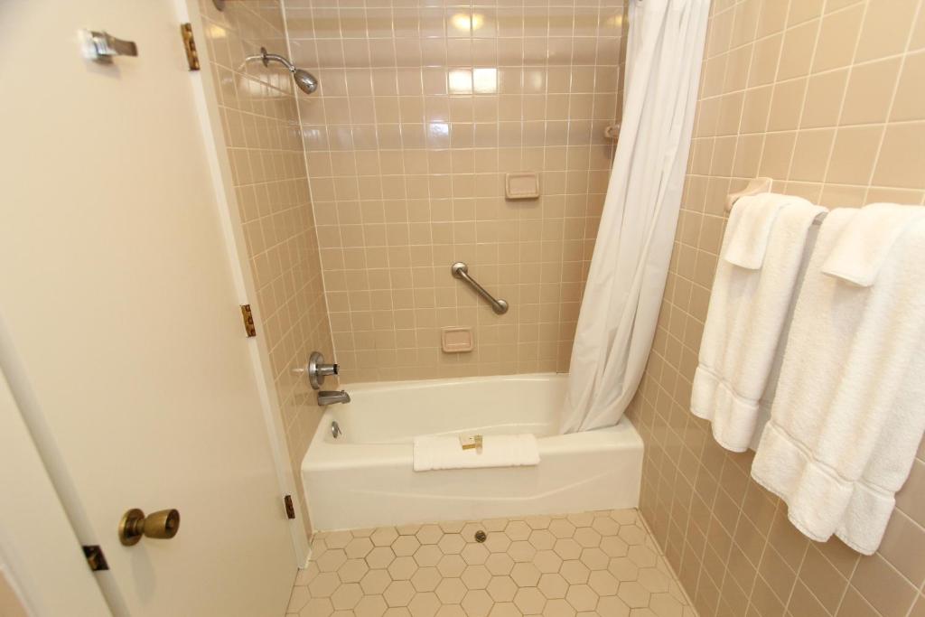 Three-Bedroom Executive Cottage ADA