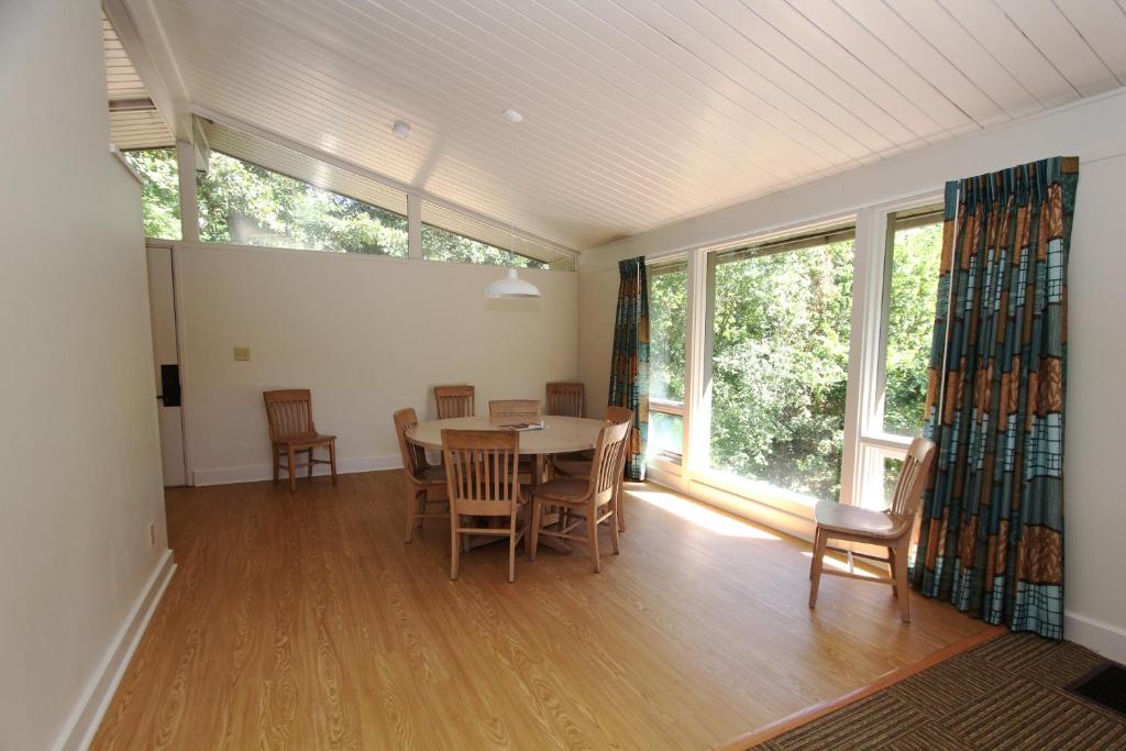 Three-Bedroom Executive Cottage ADA