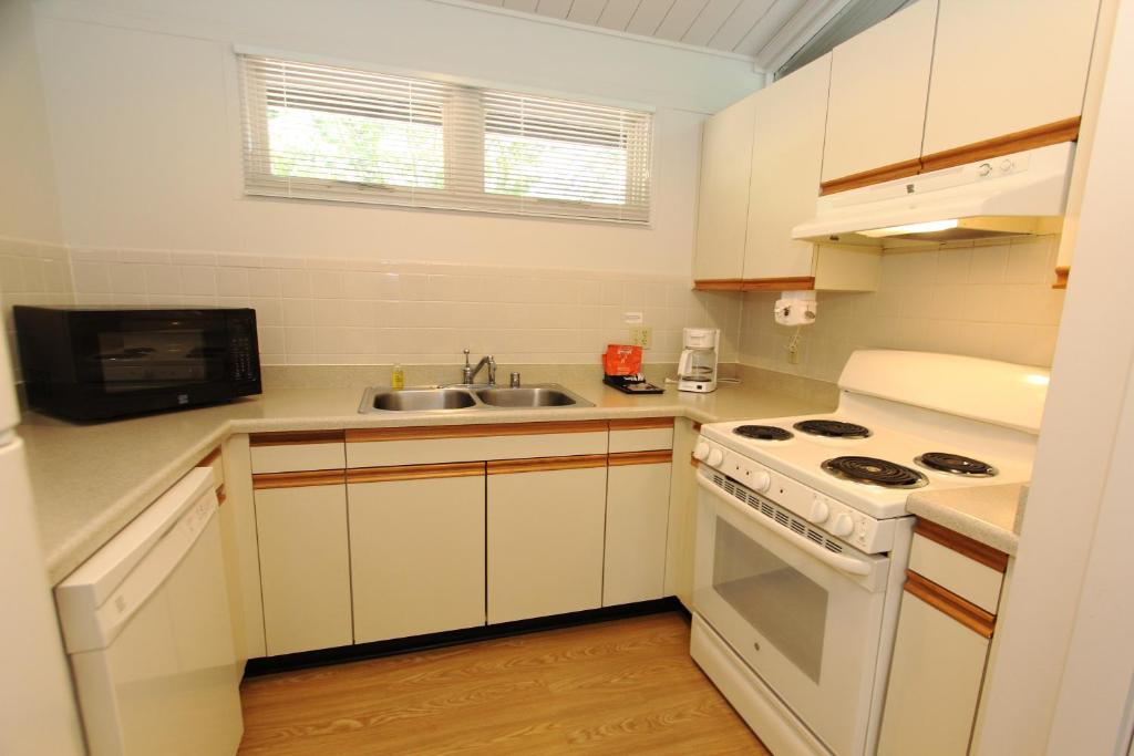 Three-Bedroom Executive Cottage ADA