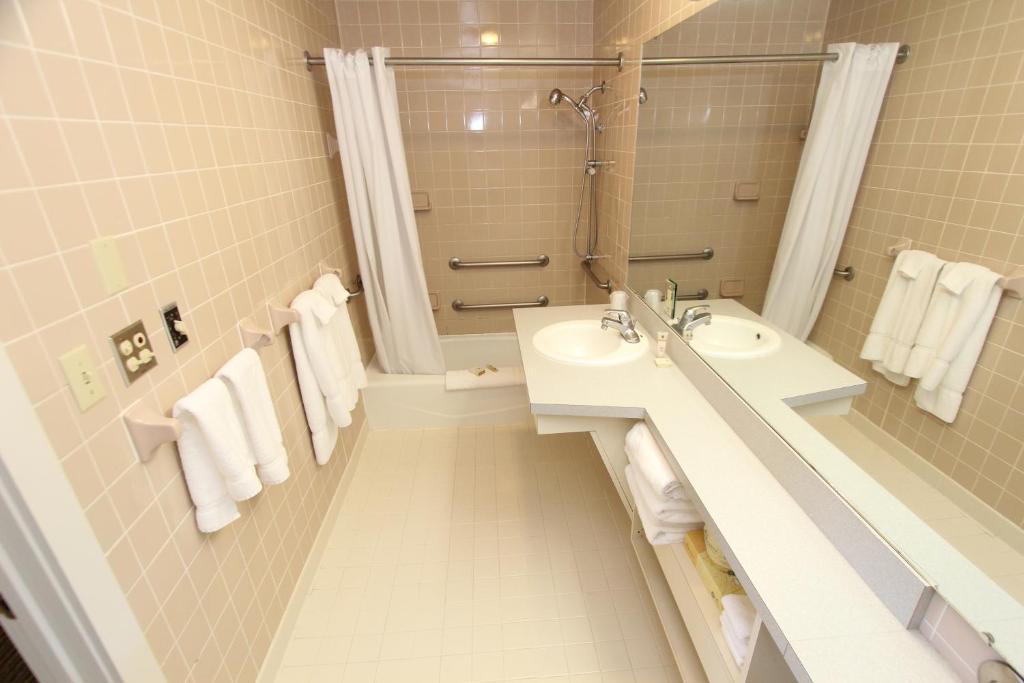 Three-Bedroom Executive Cottage ADA