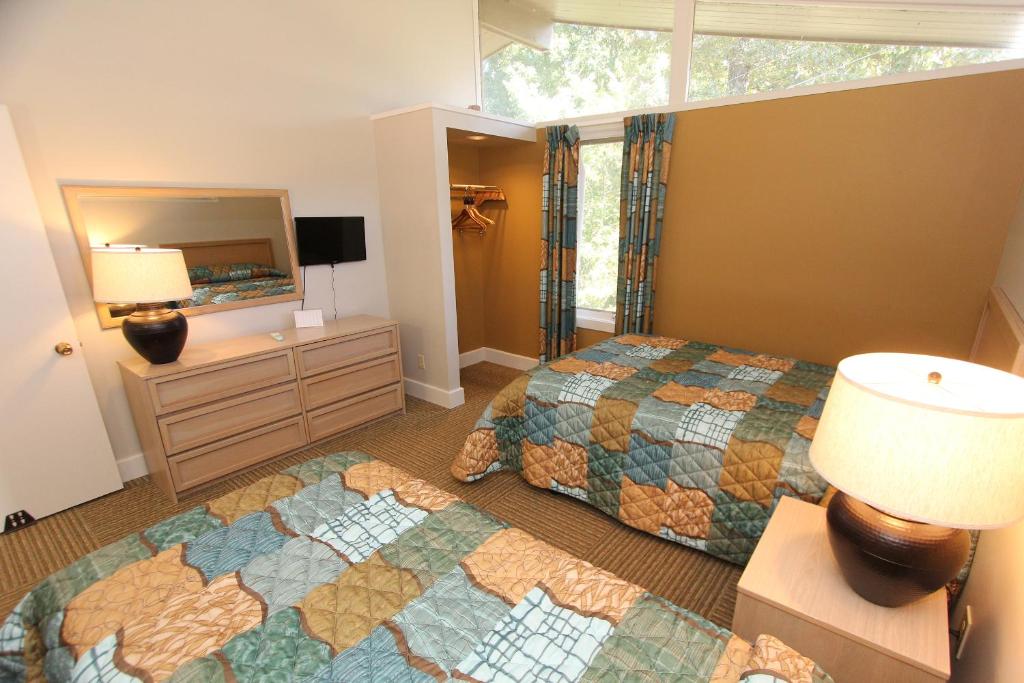 Three-Bedroom Executive Cottage with Five Double Beds