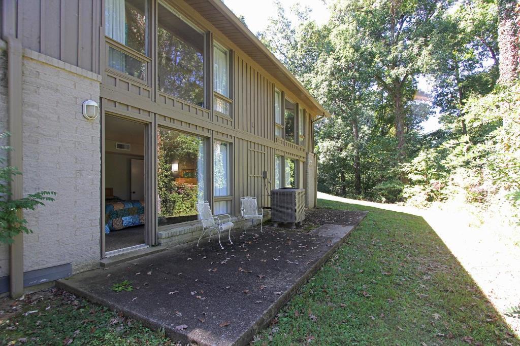 Three-Bedroom Executive Cottage with Five Double Beds